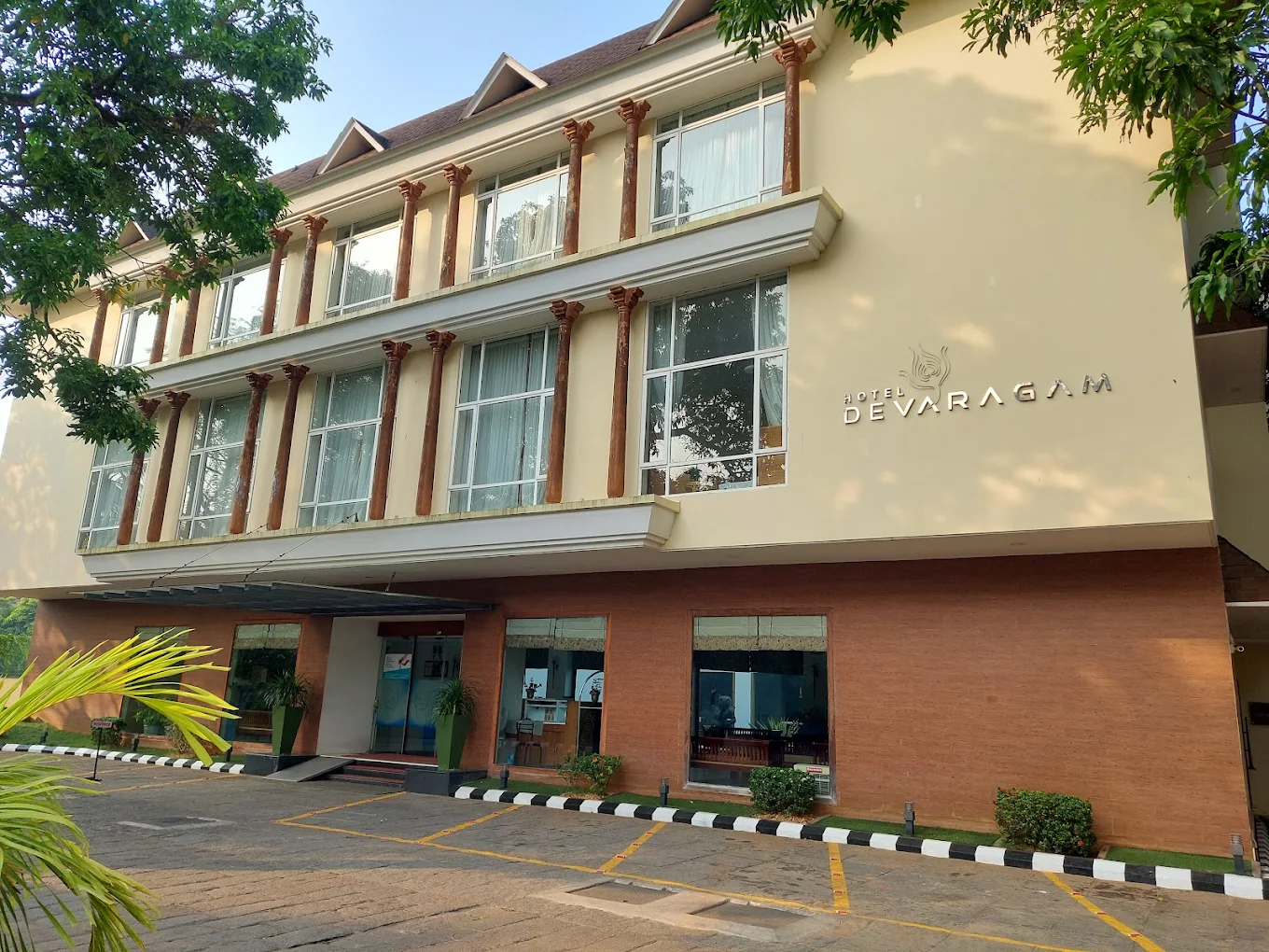 Hotel Devaragam